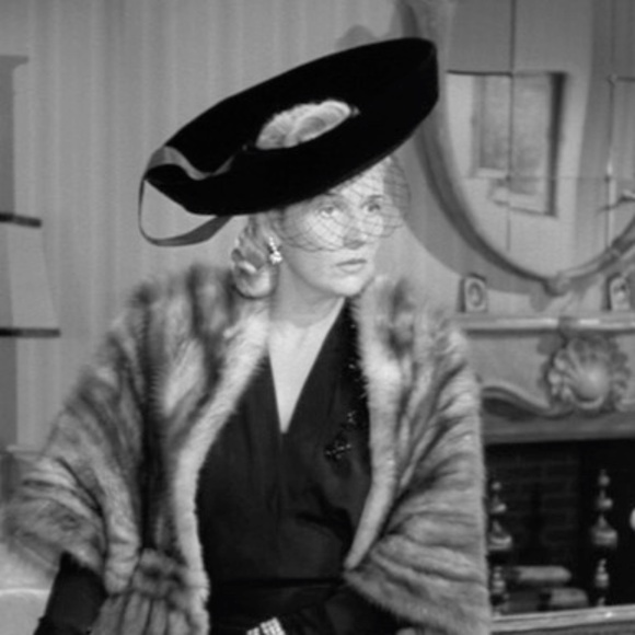 MAGNIFICENT 1950s' BLACK STRAW CARTWHEEL HAT WIITH FULL DOTTED VEIL - Picture 13 of 13